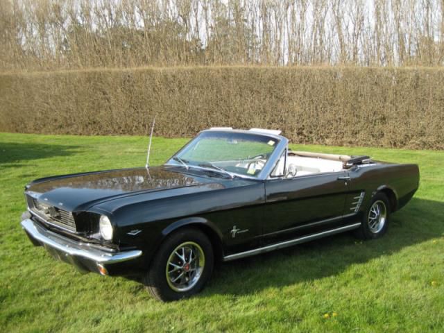 Ford: mustang base convertible