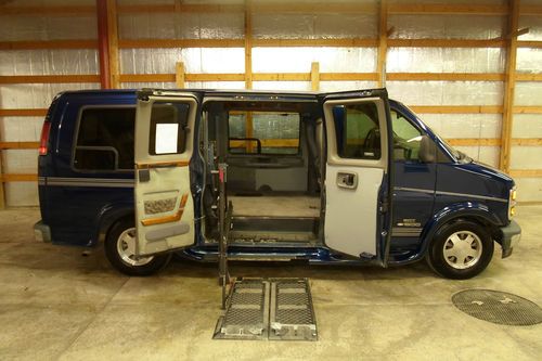 2000 chevrolet express 1500 handicap wheelchair van braun lift