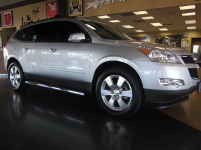 2011 chevrolet traverse lt silver