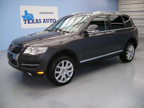 We finance!!!  2010 volkswagen touareg awd auto roof heated seats pwr liftgate!!