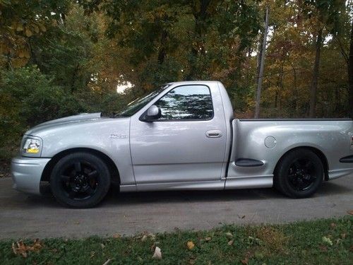 2001 ford f-150 lightning standard cab pickup 2-door 5.4l