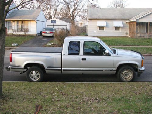 1992 gmc stepside low miles 5 speed v8 silver in great shape