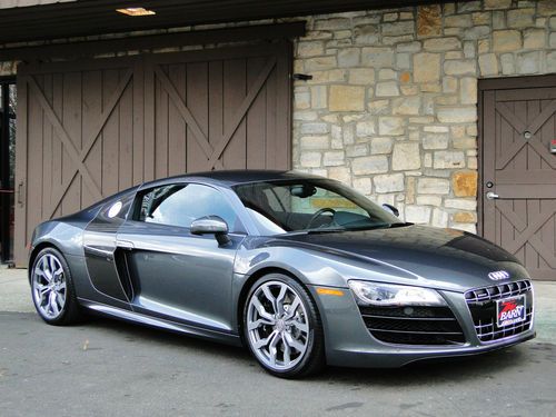 5.2l v10, 520hp, only 2k miles! rare daytona gray /tuscan, 6 speed, carbon fiber