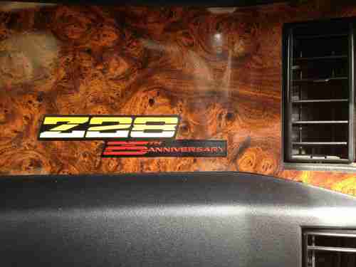 Camaro Z 28 25th Anniversary Edition, image 3