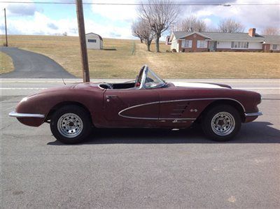 1960 chevrolet corvette nice body and unmolested!!!