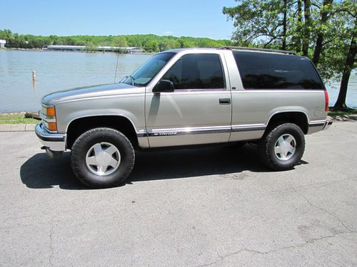 1999 chevrolet tahoe lt sport utility 2-door 5.7l 4wd super clean!