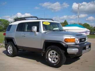2007 toyota fj cruiser trd lots of service records! runs and drives great!
