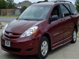 2007 toyota sienna le handicap van