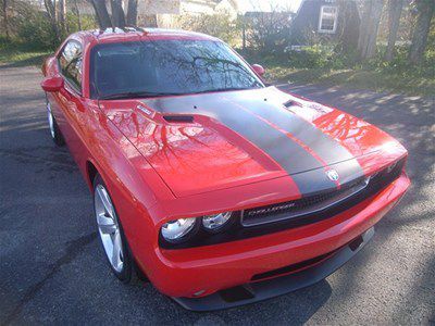 2010 srt8 6.1l nav, hemi, sunroof, hts seats automatic