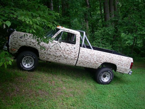 1984 dodge ram pick up 4x4, 4 inch lift, snow plow --- no reserve!