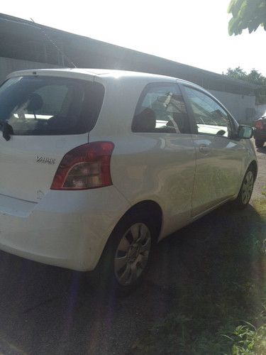 2007 toyota yaris base hatchback 2-door 1.5l