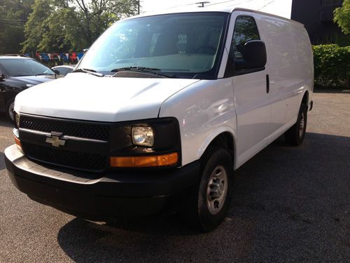 2010 chevrolet express 2500 base standard cargo van 4-door 4.8l