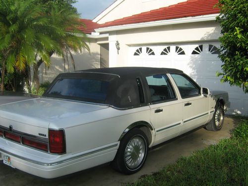 Lincoln Town Car Signature, image 2