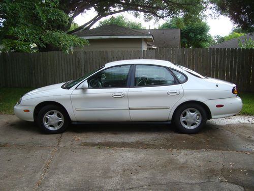 1996 ford taurus gl sedan 4-door 3.0l