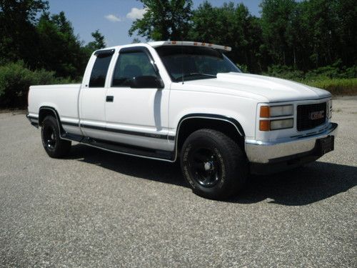 1999 gmc 1500 classic 4x4 - only 131k miles - black on white sharp!