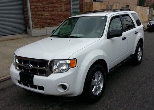 2010 ford escape 2.5 liter 4 cyl 4wd 6-spd auto 4x4 alloys roof rack 1 owner