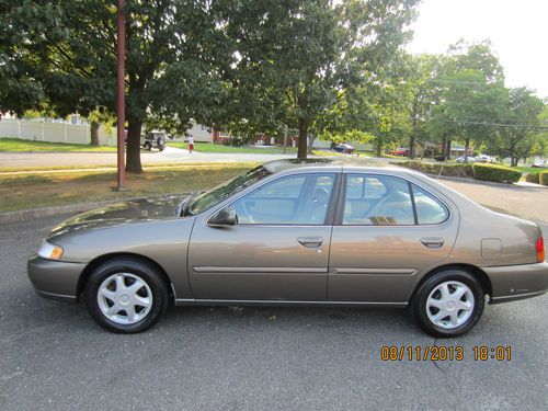 1998 nissan altima gle sedan 4-door 2.4l only 125,000 original miles