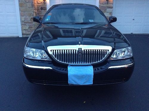 Lincoln town car. 2011. executive l