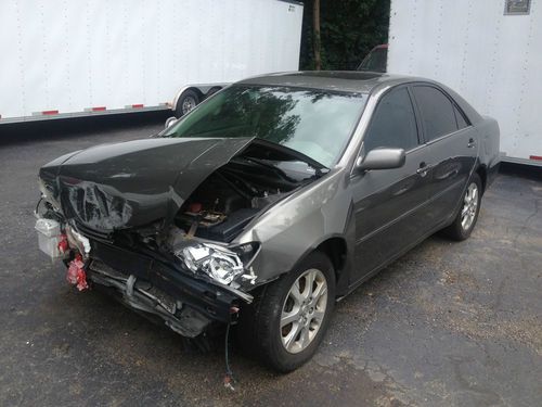 2005 toyota camry xle sedan 4-door 3.0l,wrecked front end,parts car,cleartitle
