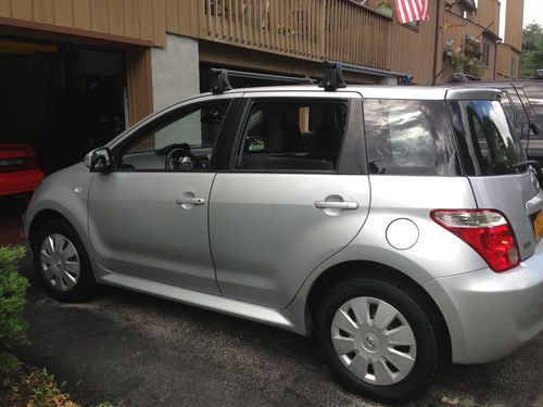 2006 scion xa hatchback,5 speed stick,runs like new,serviced,one owner,40 mpg