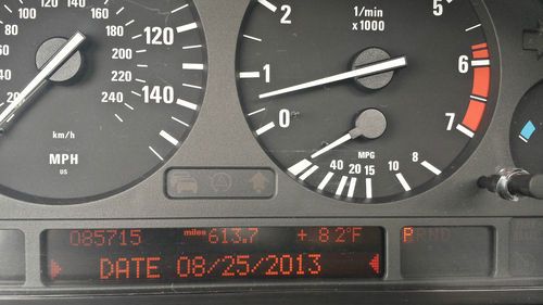 2001 BMW X5 with 4.4L DOHC 32-valve V8- Sport Package - Navigation - Black/Black, image 3