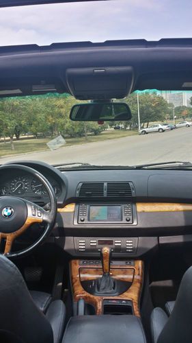 2001 BMW X5 with 4.4L DOHC 32-valve V8- Sport Package - Navigation - Black/Black, image 5