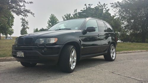 2001 BMW X5 with 4.4L DOHC 32-valve V8- Sport Package - Navigation - Black/Black, image 6
