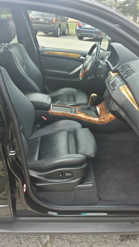 2001 BMW X5 with 4.4L DOHC 32-valve V8- Sport Package - Navigation - Black/Black, image 9