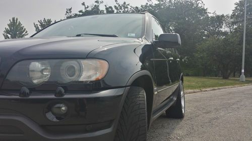 2001 BMW X5 with 4.4L DOHC 32-valve V8- Sport Package - Navigation - Black/Black, image 17