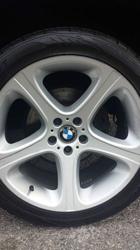 2001 BMW X5 with 4.4L DOHC 32-valve V8- Sport Package - Navigation - Black/Black, image 21