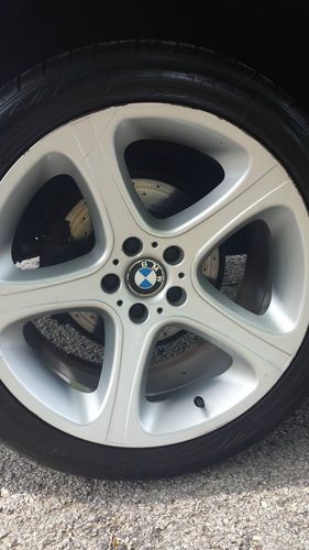 2001 BMW X5 with 4.4L DOHC 32-valve V8- Sport Package - Navigation - Black/Black, image 22