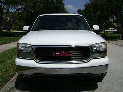 2006 gmc yukon one owner clean carfax bose stereo rear dvd 3rd seat excellent