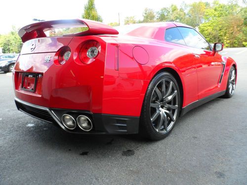 2012 nissan gt-r premium..red/black..clean carfax..1-owner..new tires..save $$$$