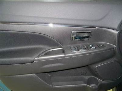 SE SUV 2.0L CD 4 wheel disc brakes ABS brakes AM/FM radio:  SiriusXM Knee airbag, image 10