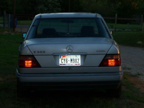 1995 mercedes-benz e300 base sedan 4-door 3.0l diesel