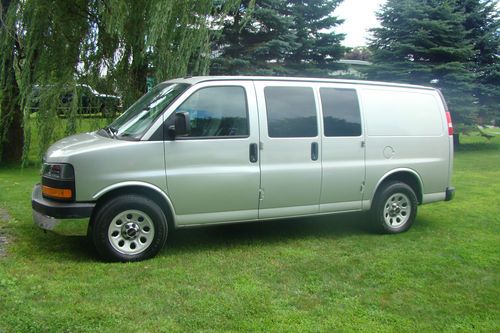 2012 gmc savana 1500 base standard cargo van 4-door 5.3l