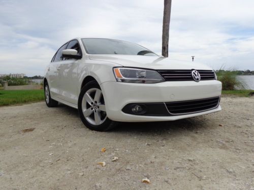 2012 jetta tdi leather, sunroof, navigation!!