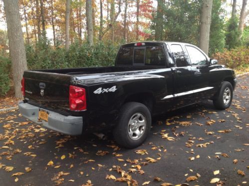 2005 dodge dakota st extended cab pickup 4-door 3.7l