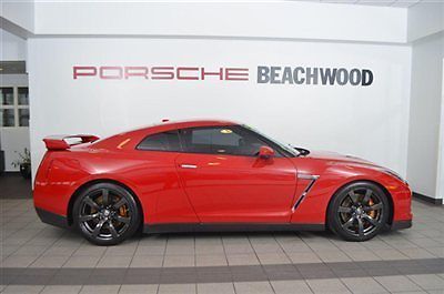 Gt-r premium, solid red, automatic, 3.8l, super clean! financing available!