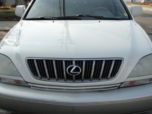 2001 rx 300 only 90k miles. super nice car. no reserve. pearl white. clean!!!!!!