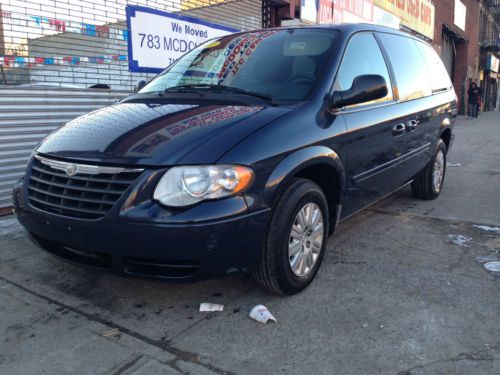 2007 chrysler town &amp; country 6-cylinder blue low miles priced for a quick sale !