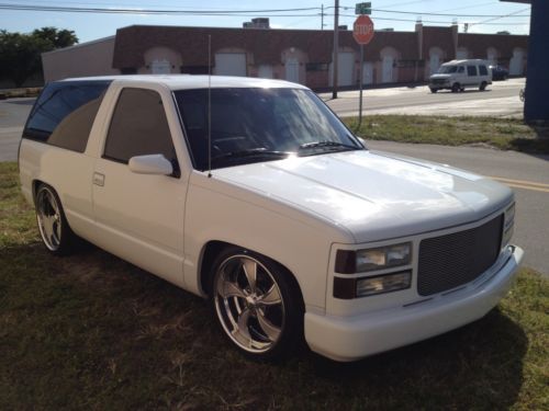 1996 chevrolet tahoe base sport utility 2-door 5.7l super clean low miles