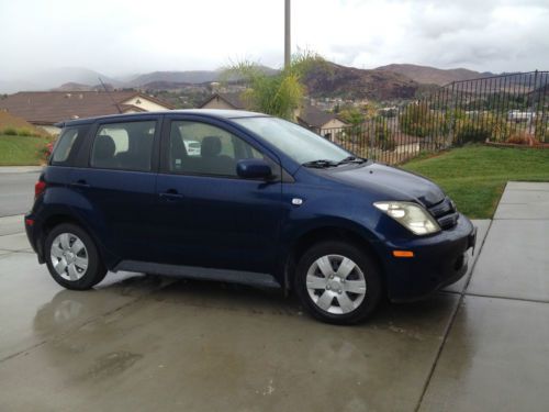 2005 scion xa manuel 5-speed! low reserve and awesome mpg!