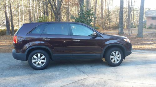 2011 kia sorento base model, 86,239k, black cherry, great condition