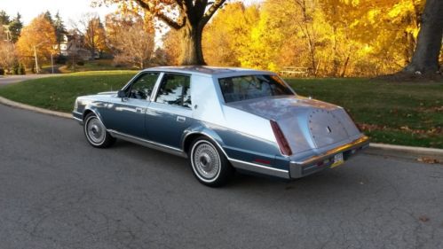 All original  1985 lincoln continental very good condition true baby blue!