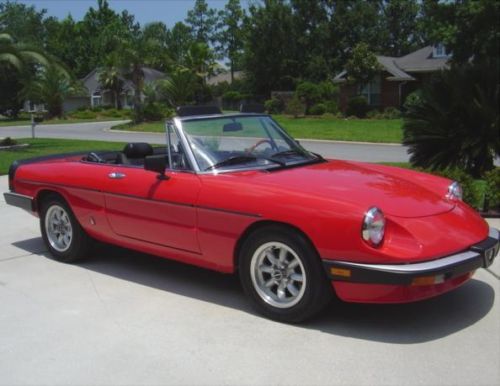 1985 alfa romeo roadster/spider red with black interior