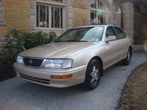 1997 toyota avalon sedan xls leather sunroof very nice and maintained no reserve