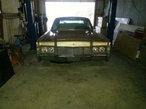 Classic lincoln town car