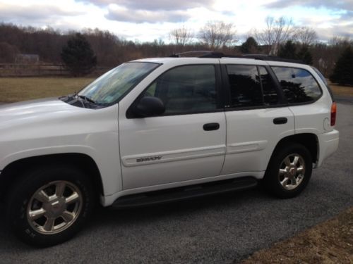 2002 gmc envoy white. excellent condition. 4x4, 126345 miles.