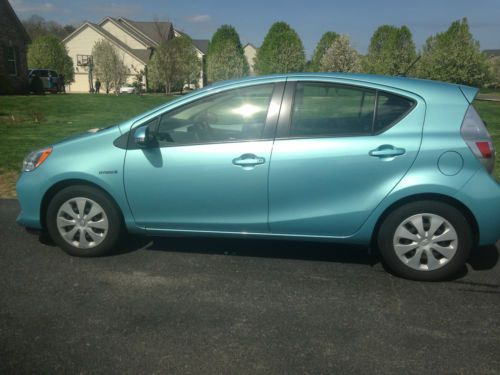 2012 toyota prius c base hatchback 4-door 1.5l